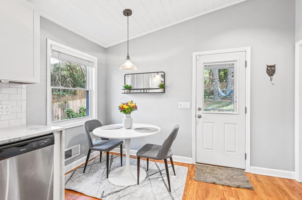 3027 Vista Brook Dr, Decatur GA  30033-5114 exterior