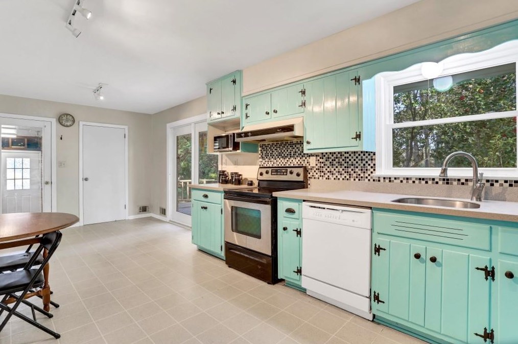 2572 Wilson Woods Dr, Decatur GA  30033-3741 exterior