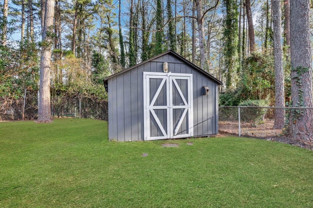 2572 Wilson Woods Dr, Decatur GA  30033-3741 exterior