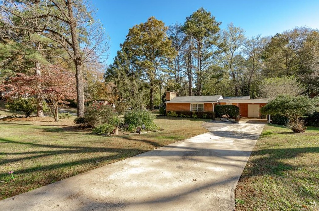 1963 Plantation Ln, Atlanta GA  30341-1865 exterior