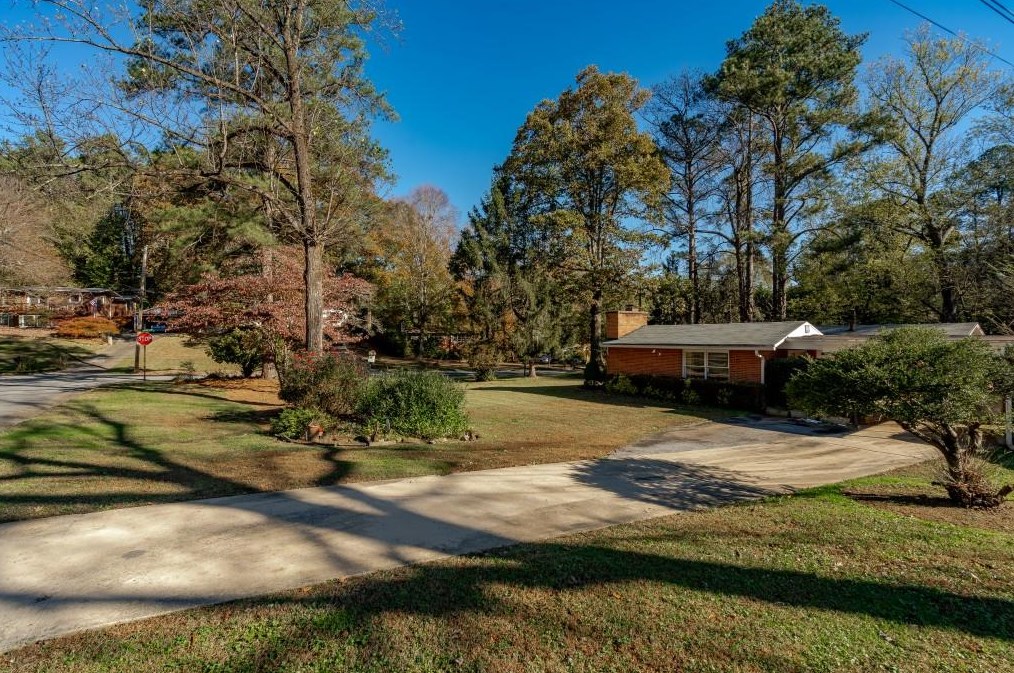 1963 Plantation Ln, Atlanta GA  30341-1865 exterior