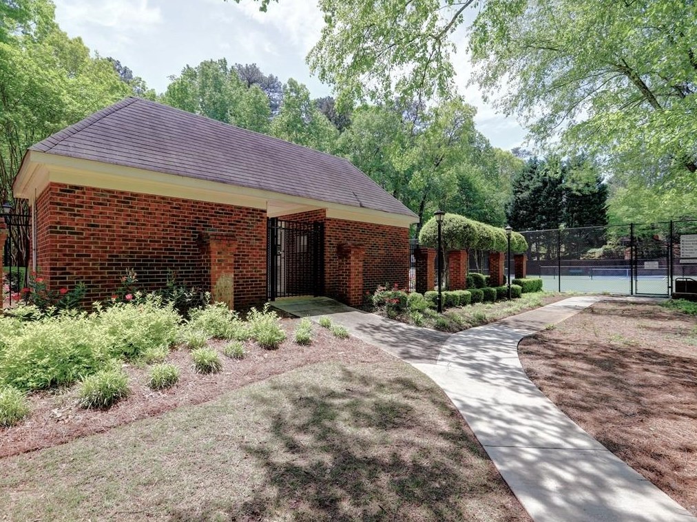 7155 Roswell Rd, Atlanta GA  30328-1415 exterior