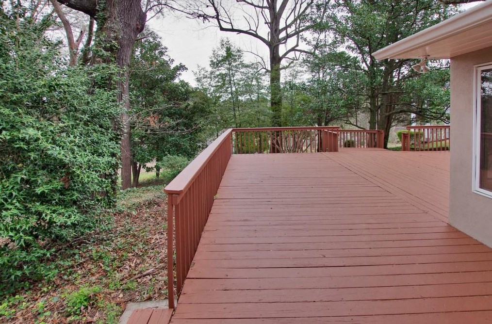1801 Woodcliffe Ter, Atlanta GA  30324-4955 exterior