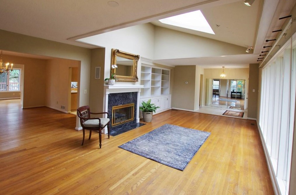 1801 Woodcliffe Ter, Atlanta GA  30324-4955 exterior