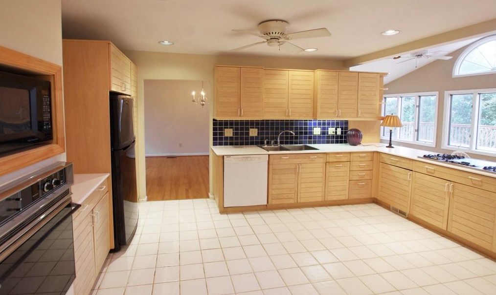 1801 Woodcliffe Ter, Atlanta GA  30324-4955 exterior