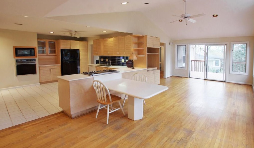 1801 Woodcliffe Ter, Atlanta GA  30324-4955 exterior