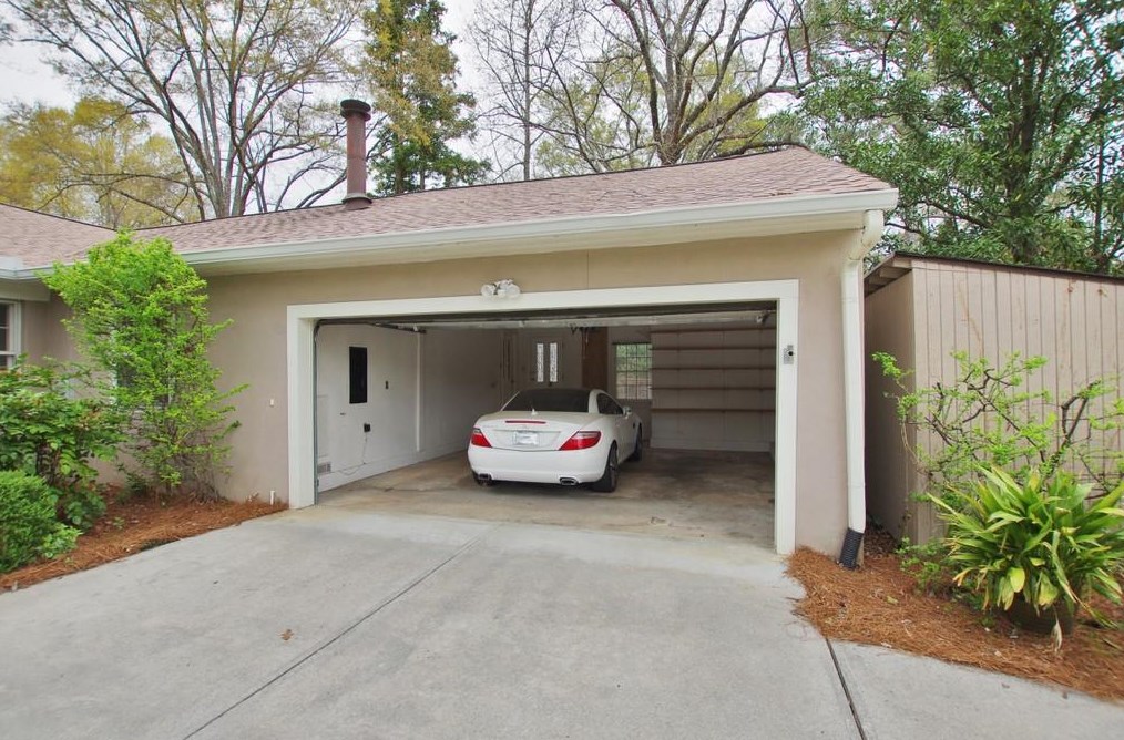 1801 Woodcliffe Ter, Atlanta GA  30324-4955 exterior