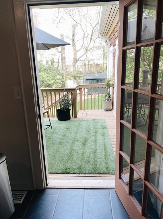 121 Poplar St, Decatur GA  30030-2722 exterior