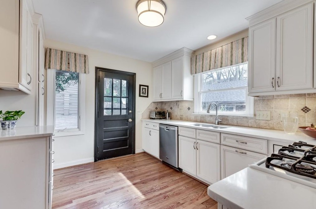 225 Westchester Dr, Decatur GA  30030-1119 exterior