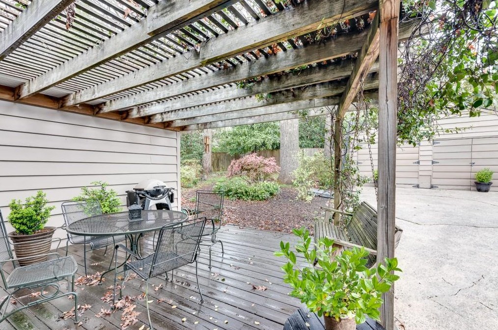 225 Westchester Dr, Decatur GA  30030-1119 exterior