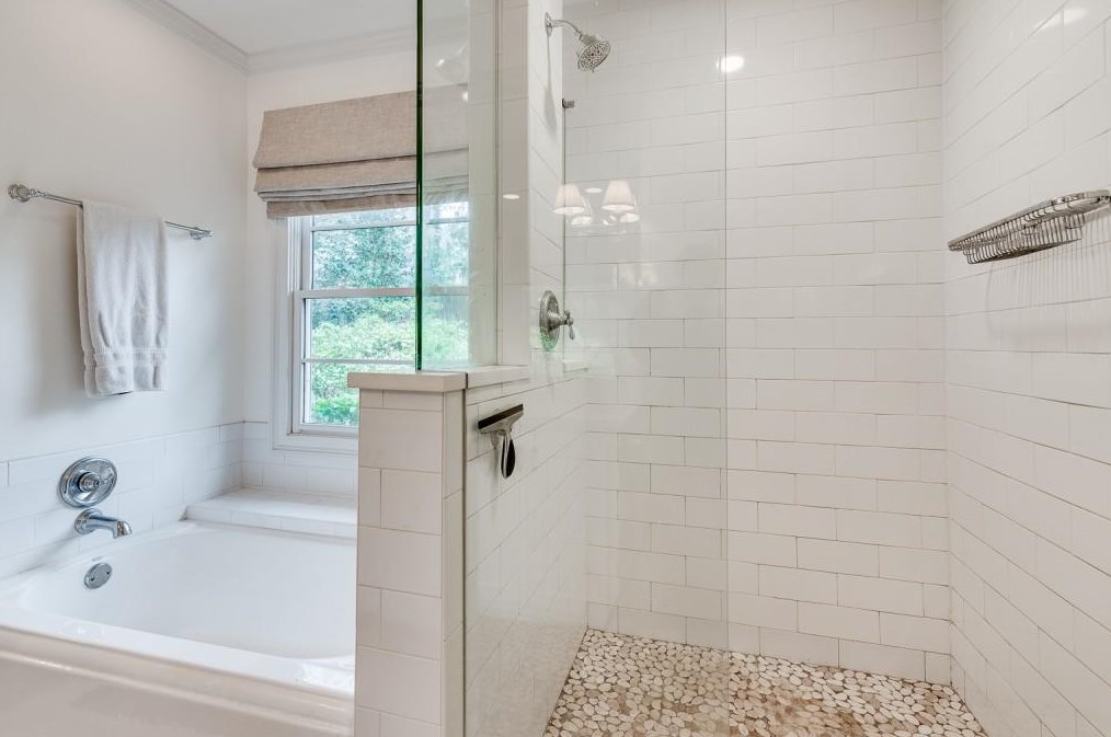 225 Westchester Dr, Decatur GA  30030-1119 exterior