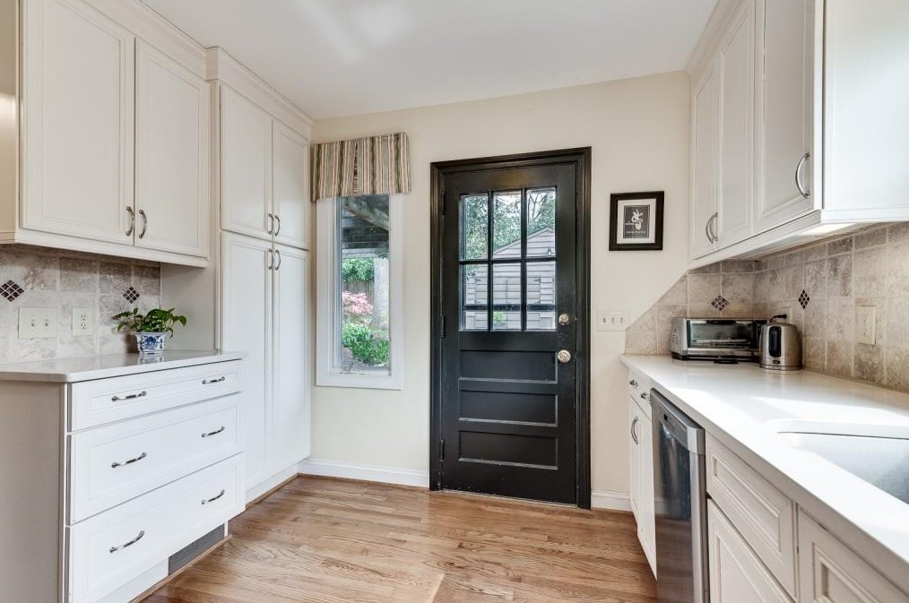 225 Westchester Dr, Decatur GA  30030-1119 exterior