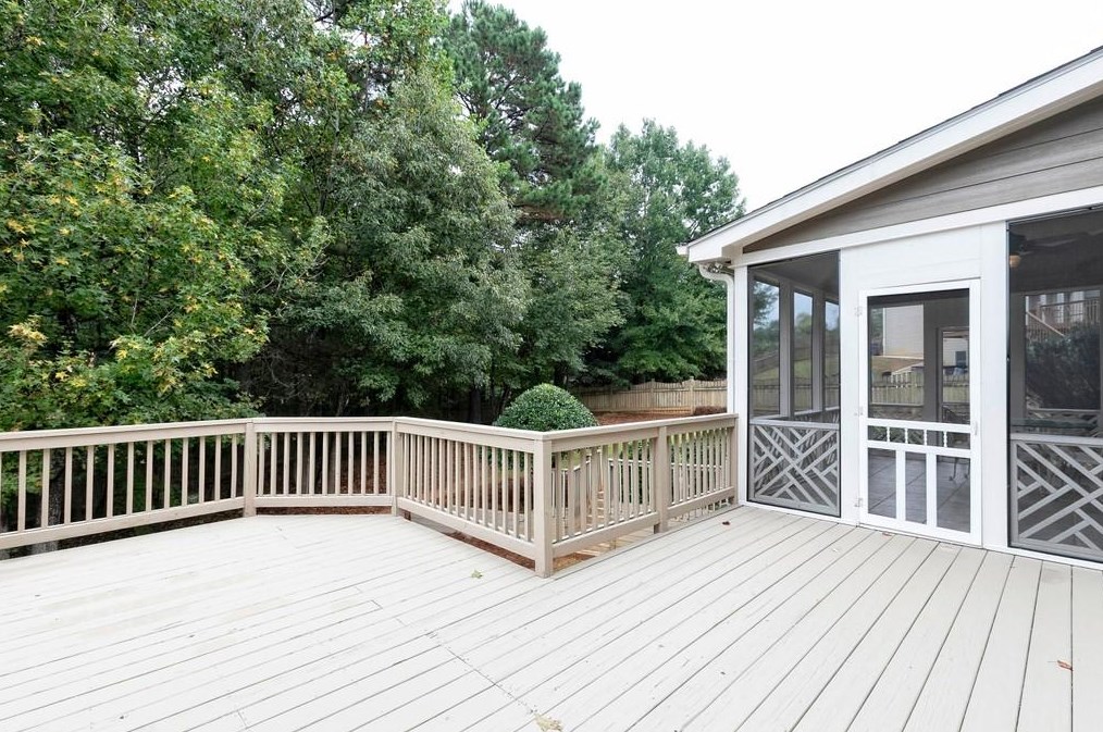 212 Bentwater Dr, Acworth GA  30101-8563 exterior