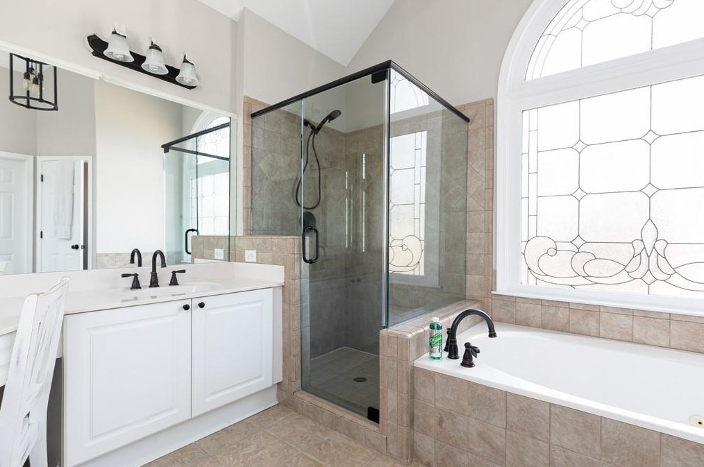 212 Bentwater Dr, Acworth GA  30101-8563 exterior