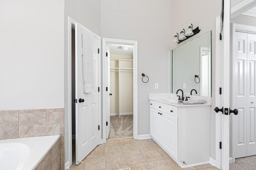 212 Bentwater Dr, Acworth GA  30101-8563 exterior