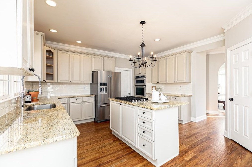 212 Bentwater Dr, Acworth GA  30101-8563 exterior