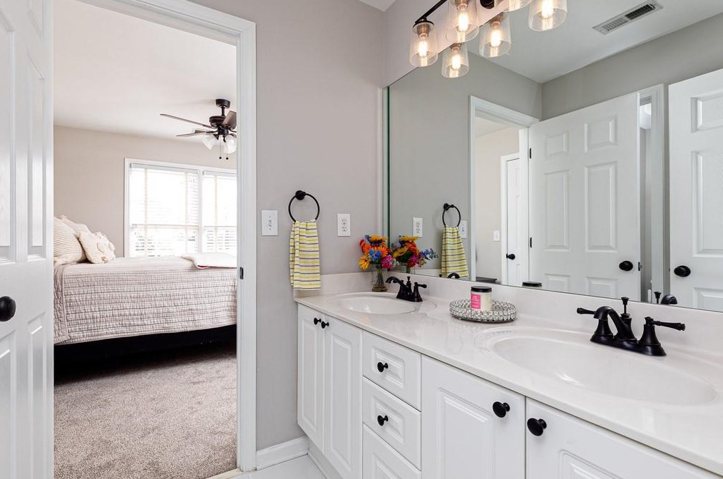 212 Bentwater Dr, Acworth GA  30101-8563 exterior