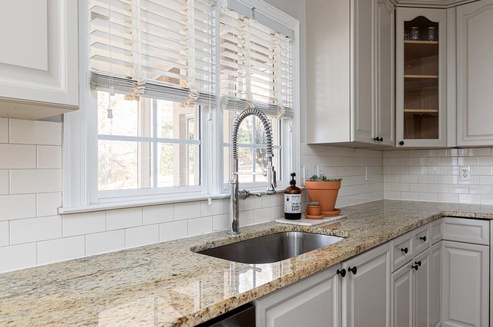 212 Bentwater Dr, Acworth GA  30101-8563 exterior