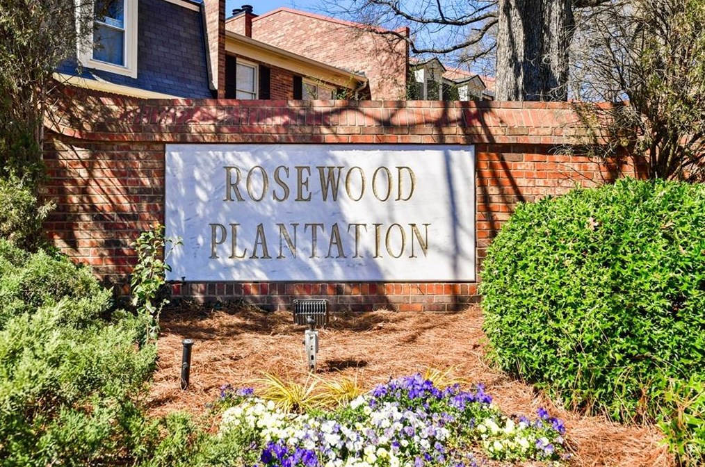 1 Queen Victoria Pl, Atlanta GA 30342-3751 exterior