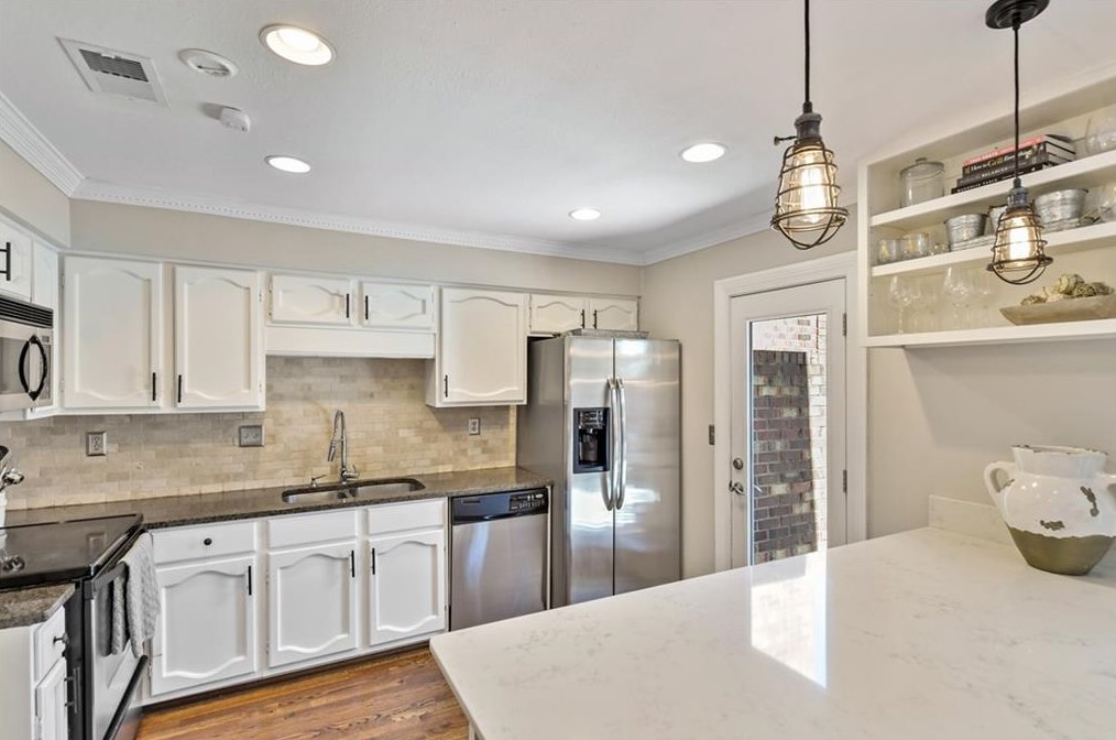 1 Queen Victoria Pl, Atlanta GA 30342-3751 exterior