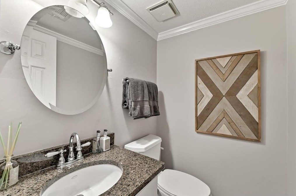 1 Queen Victoria Pl, Atlanta GA 30342-3751 exterior