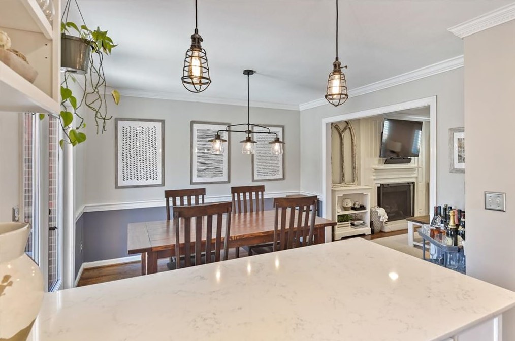 1 Queen Victoria Pl, Atlanta GA 30342-3751 exterior