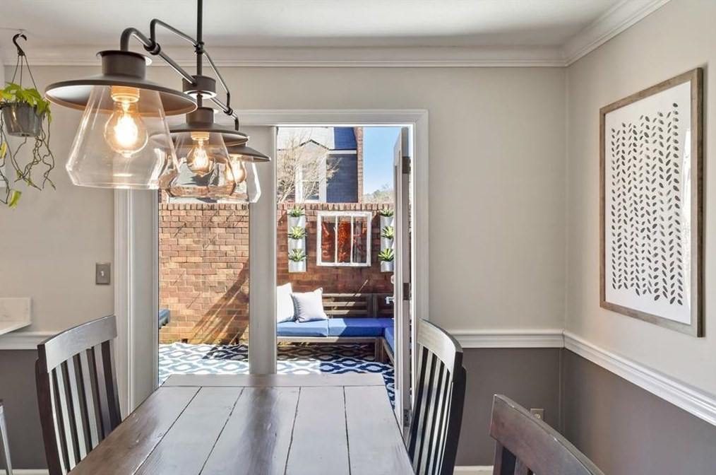 1 Queen Victoria Pl, Atlanta GA 30342-3751 exterior