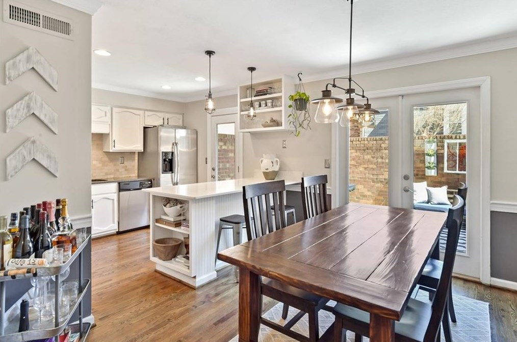 1 Queen Victoria Pl, Atlanta GA 30342-3751 exterior