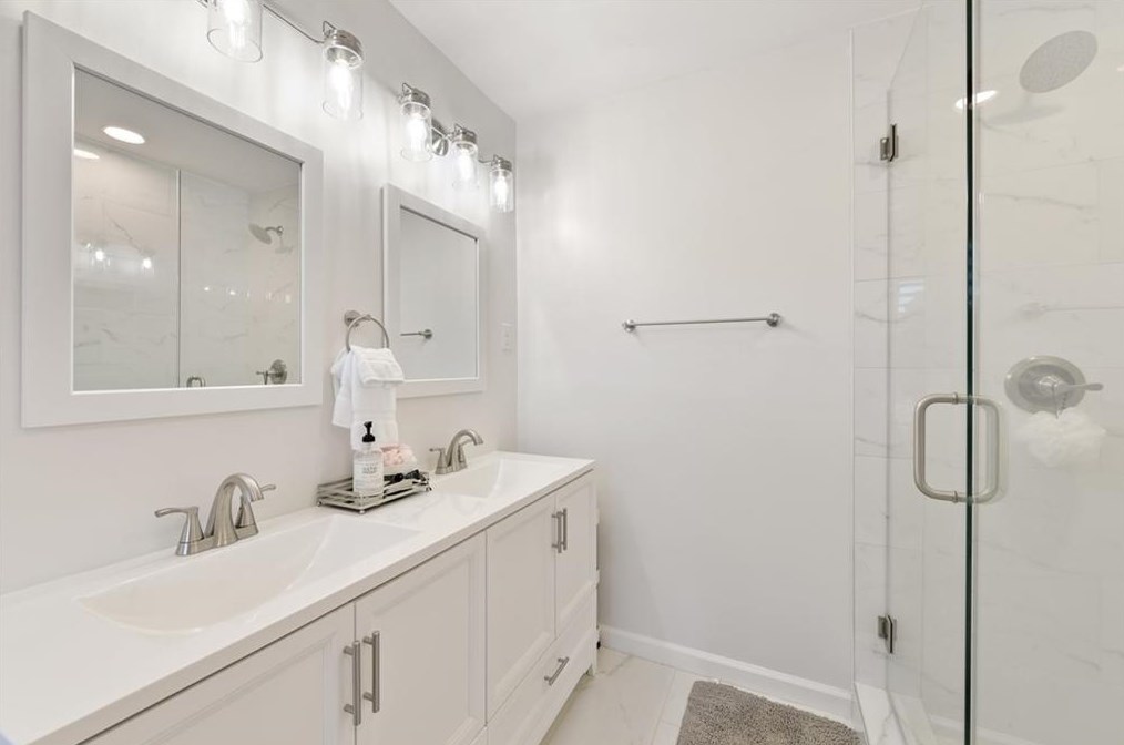 1 Queen Victoria Pl, Atlanta GA 30342-3751 exterior