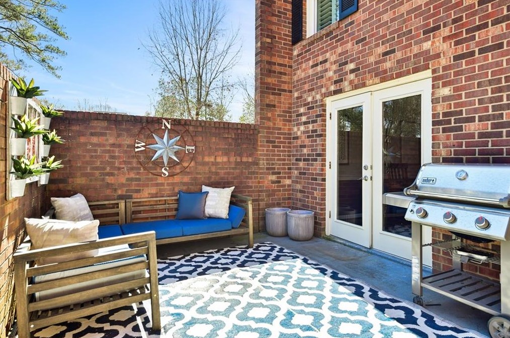 1 Queen Victoria Pl, Atlanta GA 30342-3751 exterior