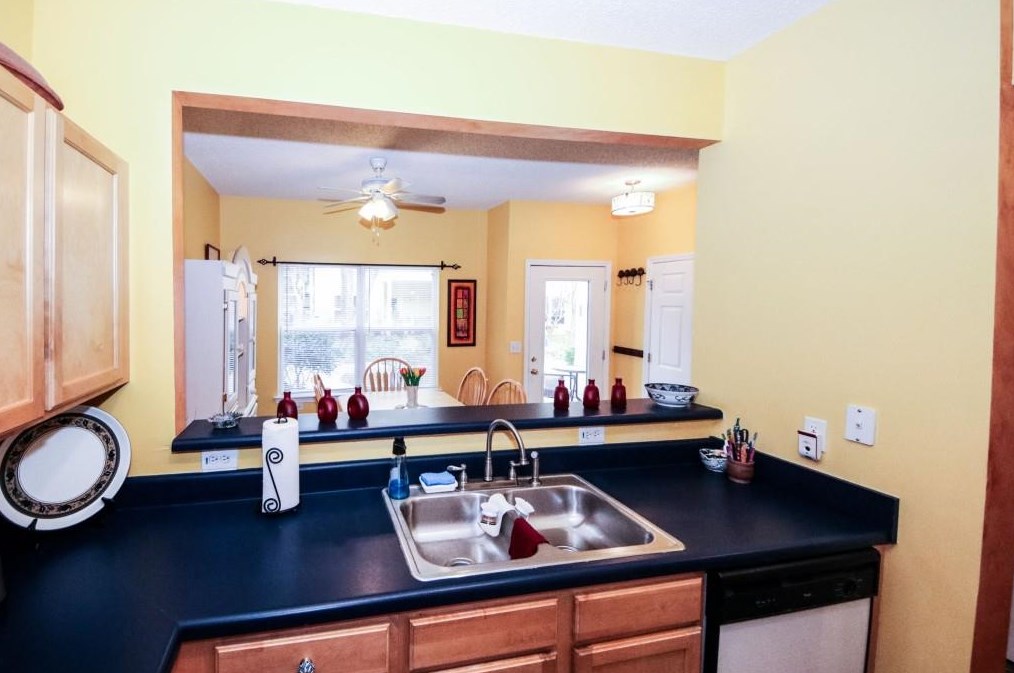 802 Dancing Fox Rd, Decatur GA  30032-7415 exterior