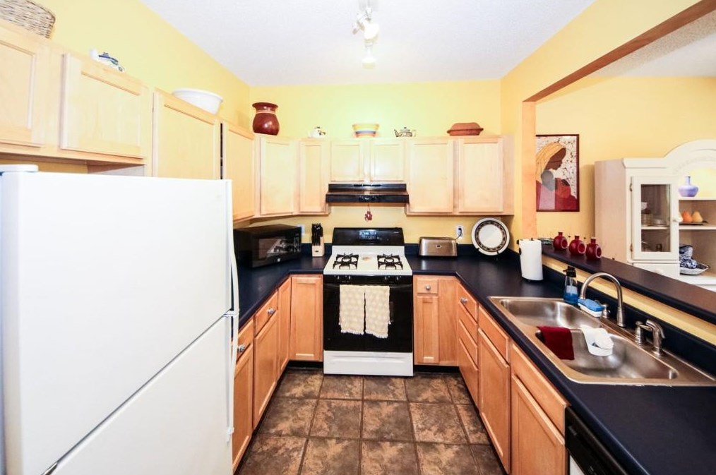 802 Dancing Fox Rd, Decatur GA  30032-7415 exterior