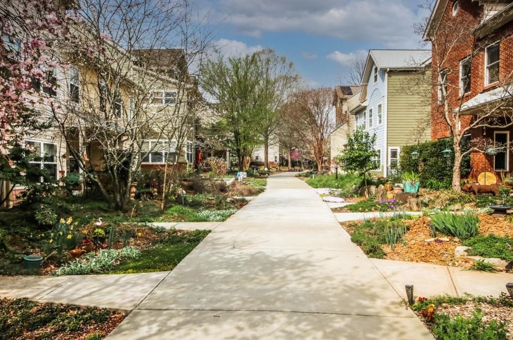 802 Dancing Fox Rd, Decatur GA  30032-7415 exterior