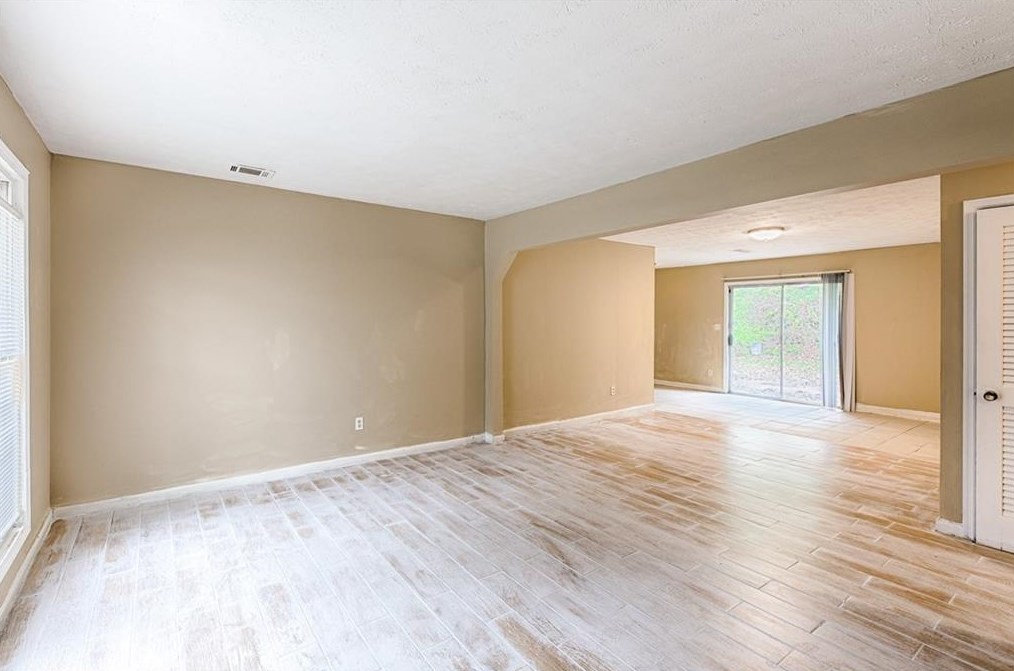 2865 Springfield Ct, Atlanta GA  30349-3735 exterior