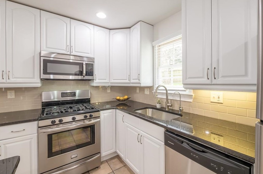 1619 Wainwright Dr, Atlanta GA  exterior