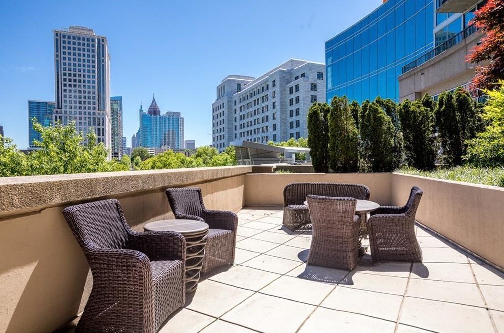 1080 Peachtree St, Atlanta GA  30309-3963 exterior