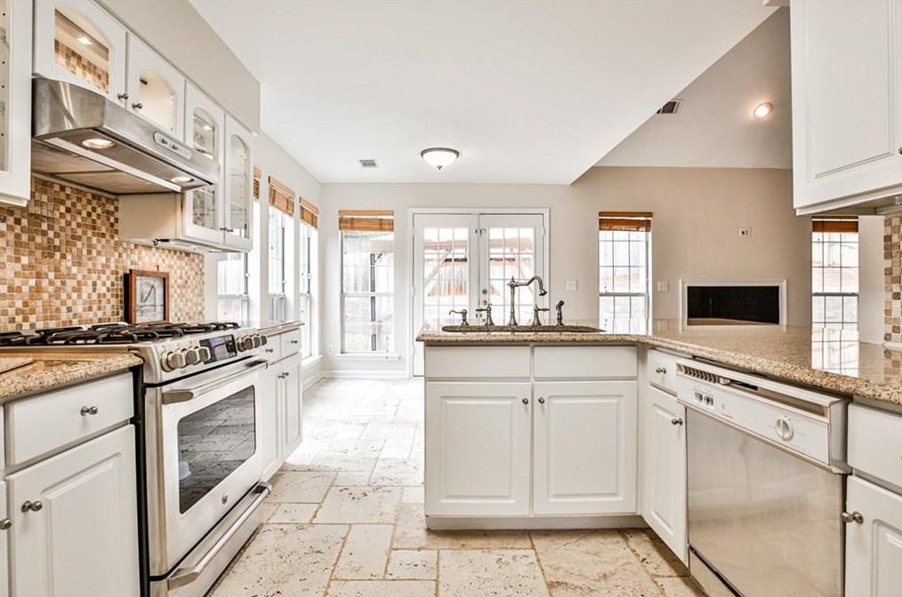 2790 Ashwood Pl, Decatur GA  30030-4193 exterior