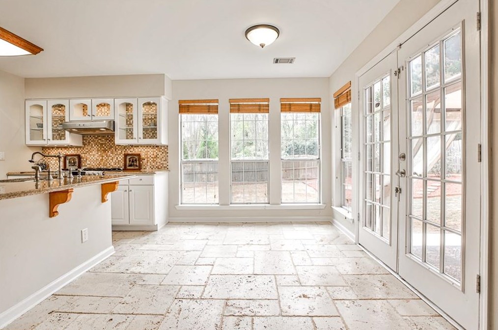 2790 Ashwood Pl, Decatur GA  30030-4193 exterior