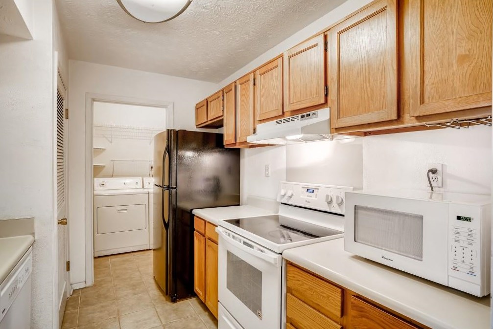 306 Tuxworth Cir, Decatur GA 30033-5602 exterior