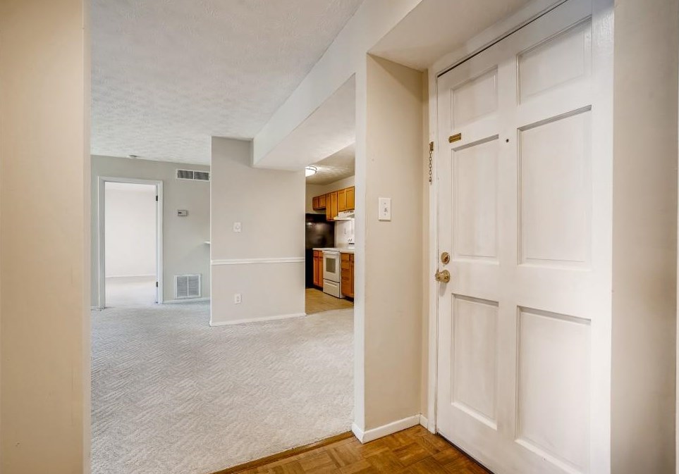 306 Tuxworth Cir, Decatur GA  30033-5602 exterior