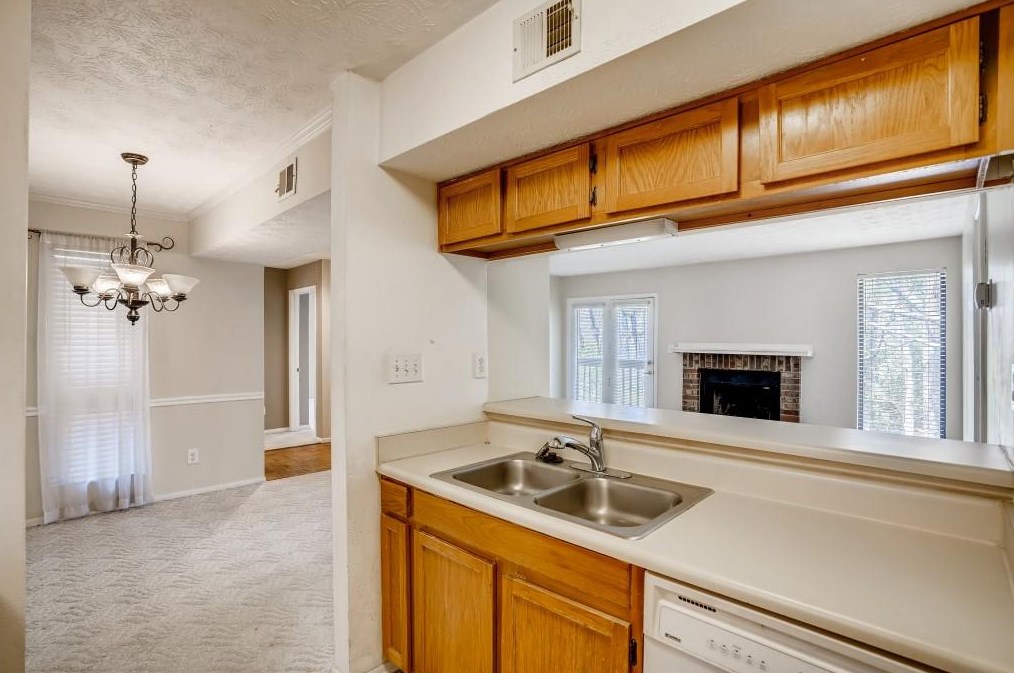 306 Tuxworth Cir, Decatur GA 30033-5602 exterior