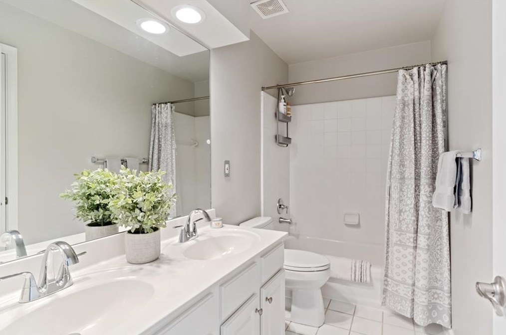 2039 Wrights Ml Cir, Atlanta GA  30324-2791 exterior