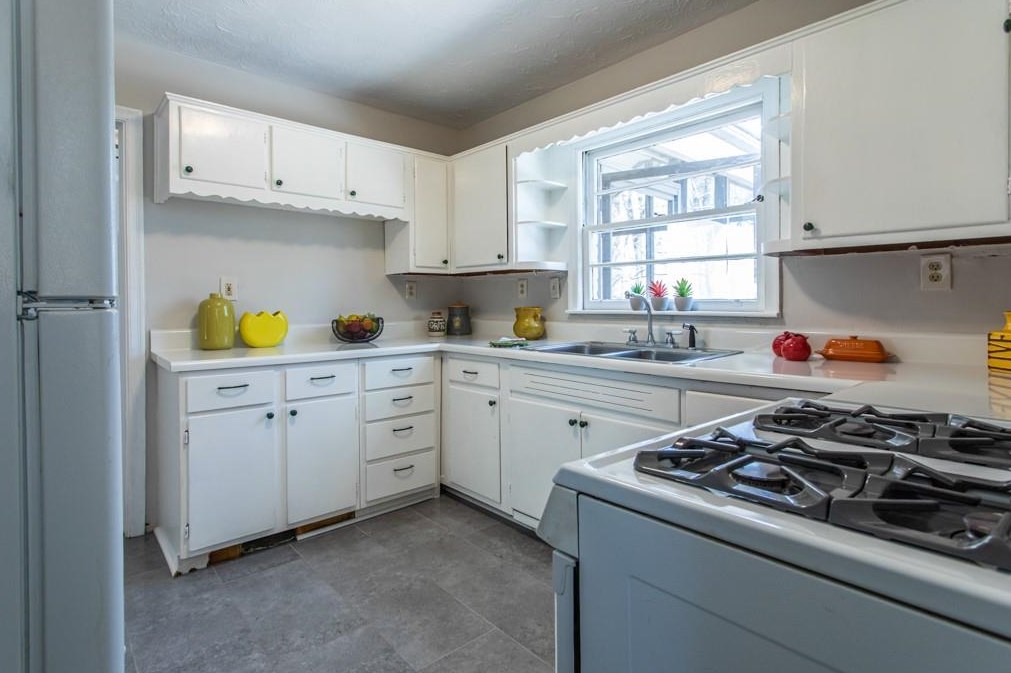 2278 Vistamont Dr, Decatur GA  30033-4704 exterior