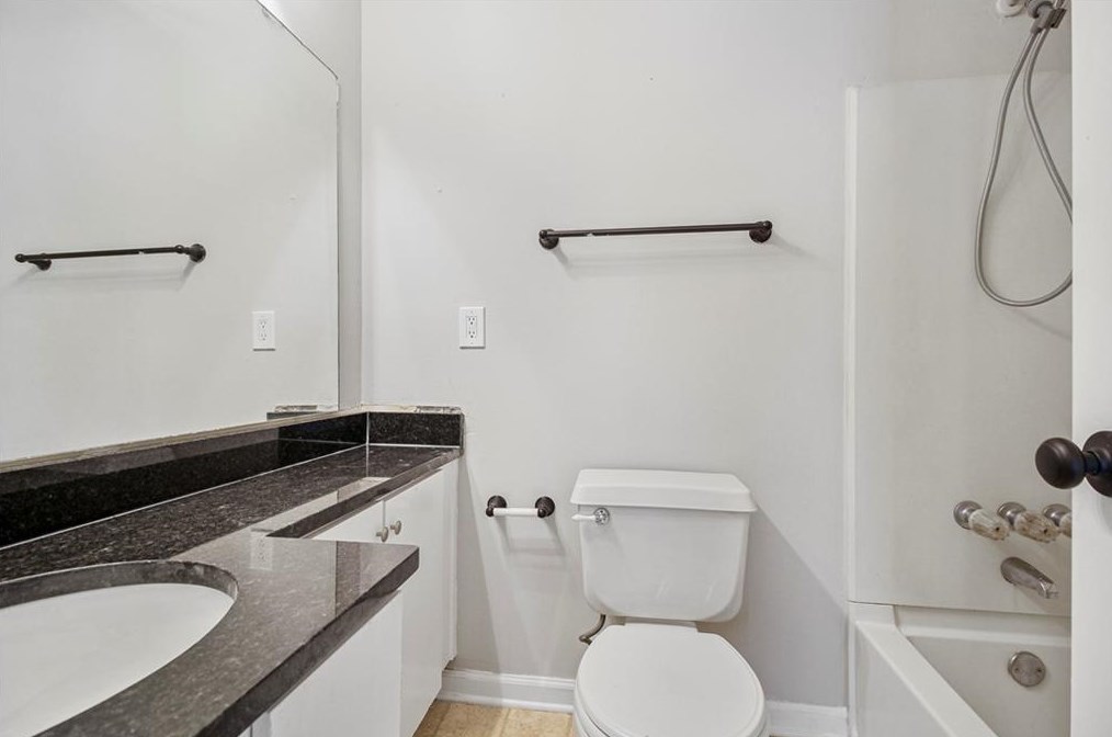 321 Cobblestone Trl, Avondale Est GA  30002-1210 exterior