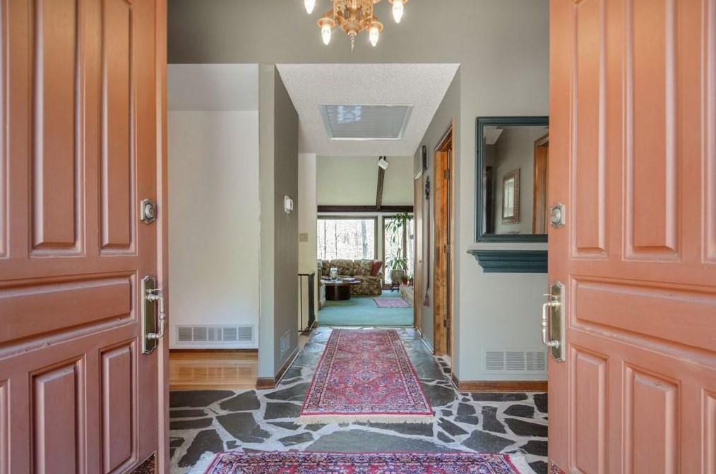 1965 Woodsdale Rd, Atlanta GA  30324-2763 exterior