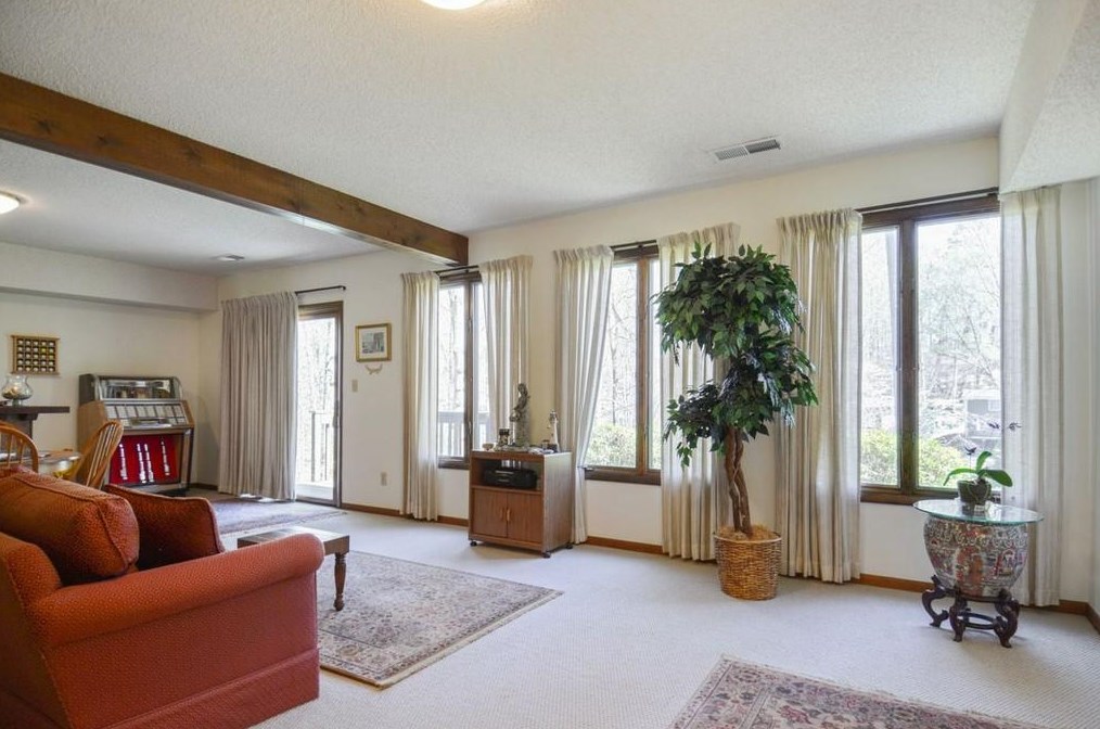 1965 Woodsdale Rd, Atlanta GA  30324-2763 exterior