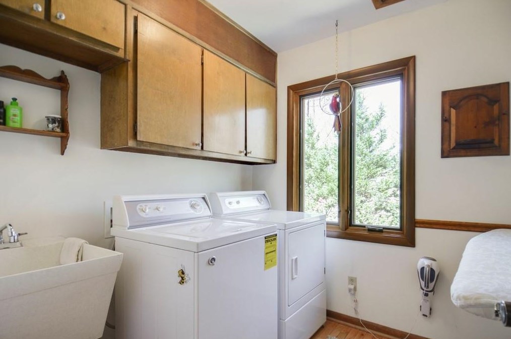 1965 Woodsdale Rd, Atlanta GA  30324-2763 exterior