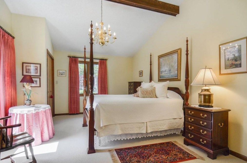 1965 Woodsdale Rd, Atlanta GA  30324-2763 exterior