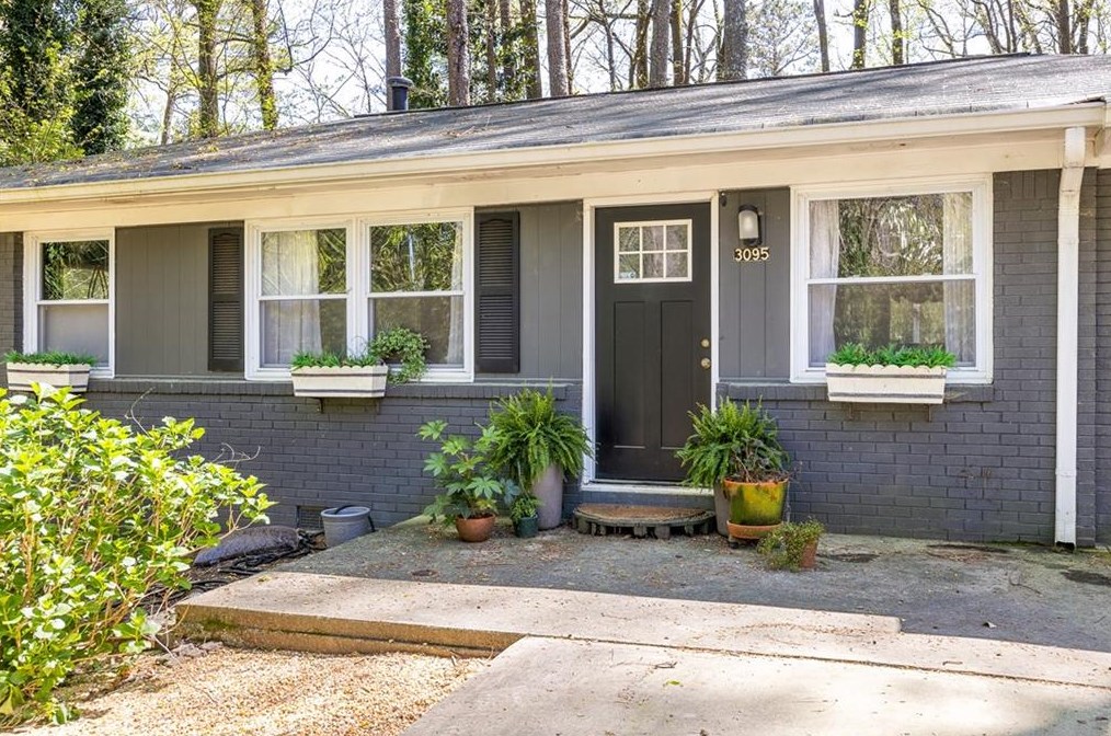 3095 Hollywood Dr, Decatur GA  30033-5108 exterior