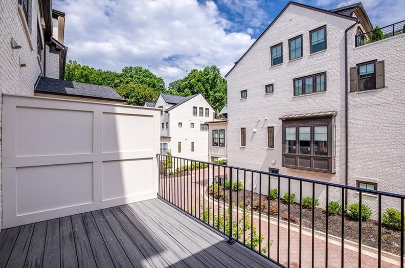 134 Wieuca Rd, Atlanta GA  30342-3219 exterior
